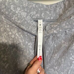 Lululemon grey joggers with subtle tonal speckle pattern